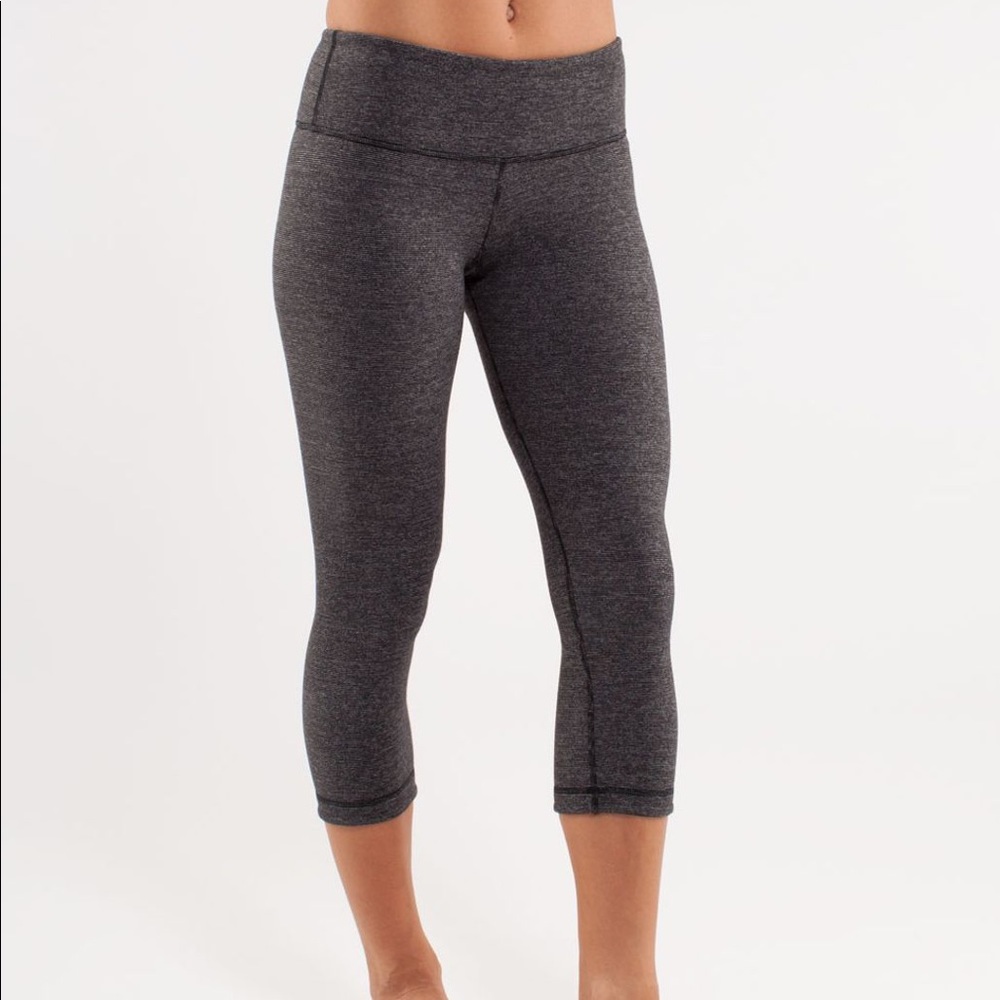 Lululemon Gray/Black Cropped Leggings